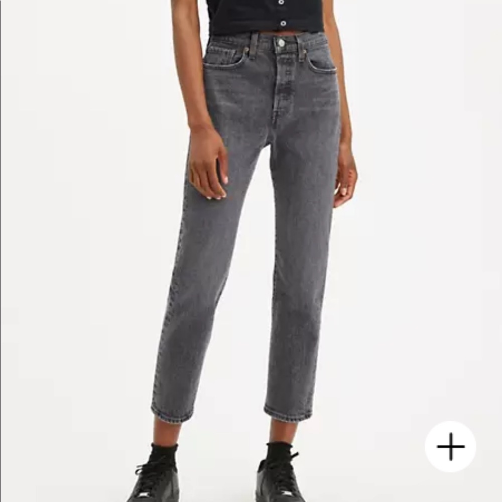 Levi’s Wedgie straight jeans size 26 color Break a Leg. A washed black